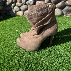 Elegant Brown Suede Women's Boots